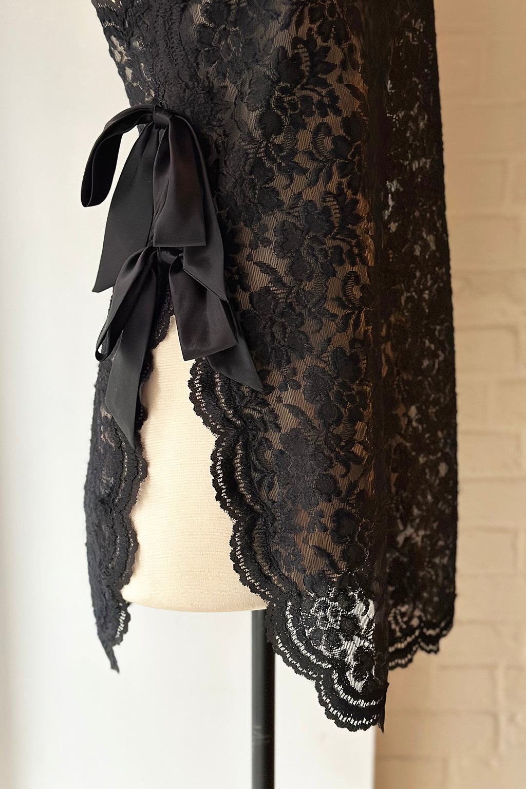 Rare Vintage Victoria's Secret Gold Label Black Lace Bow Mini Slip Dress