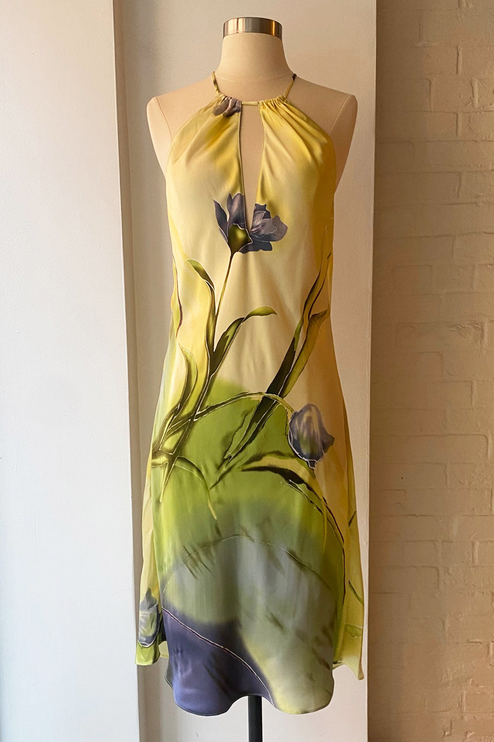 Load image into Gallery viewer, Vintage 2001 Rare Victoria&amp;#39;s Secret Silk Tulip Backless Slip Dress
