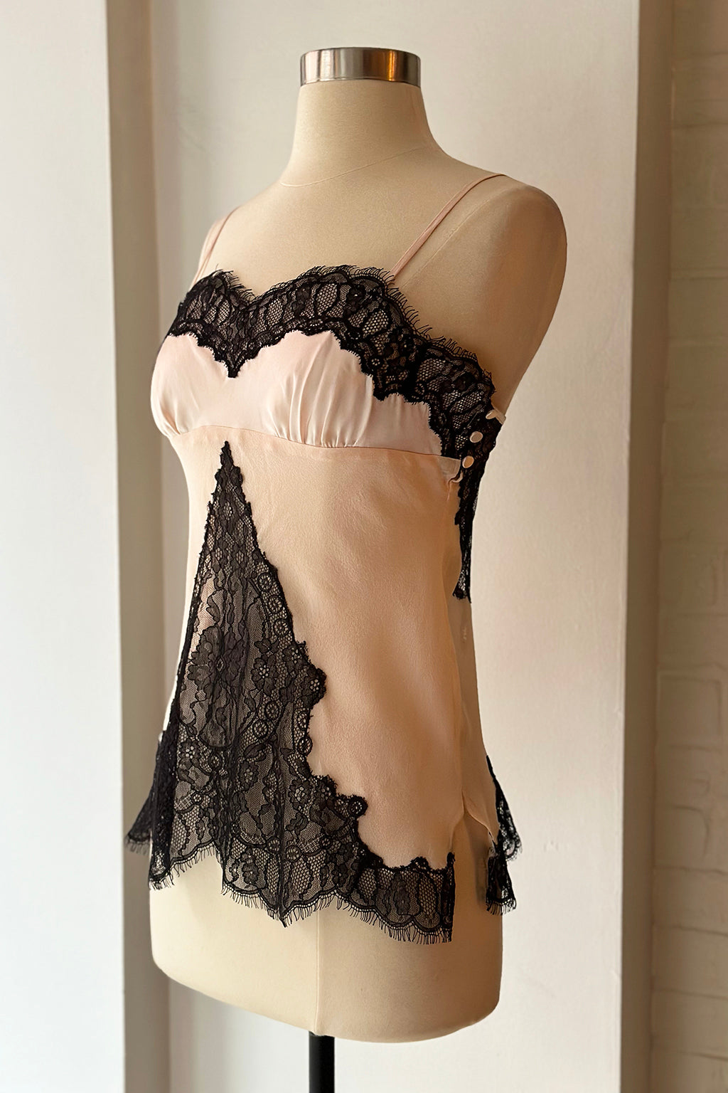 Load image into Gallery viewer, Vintage Y2K Deadstock Victoria&amp;#39;s Secret Silk &amp;amp; Lace Cami
