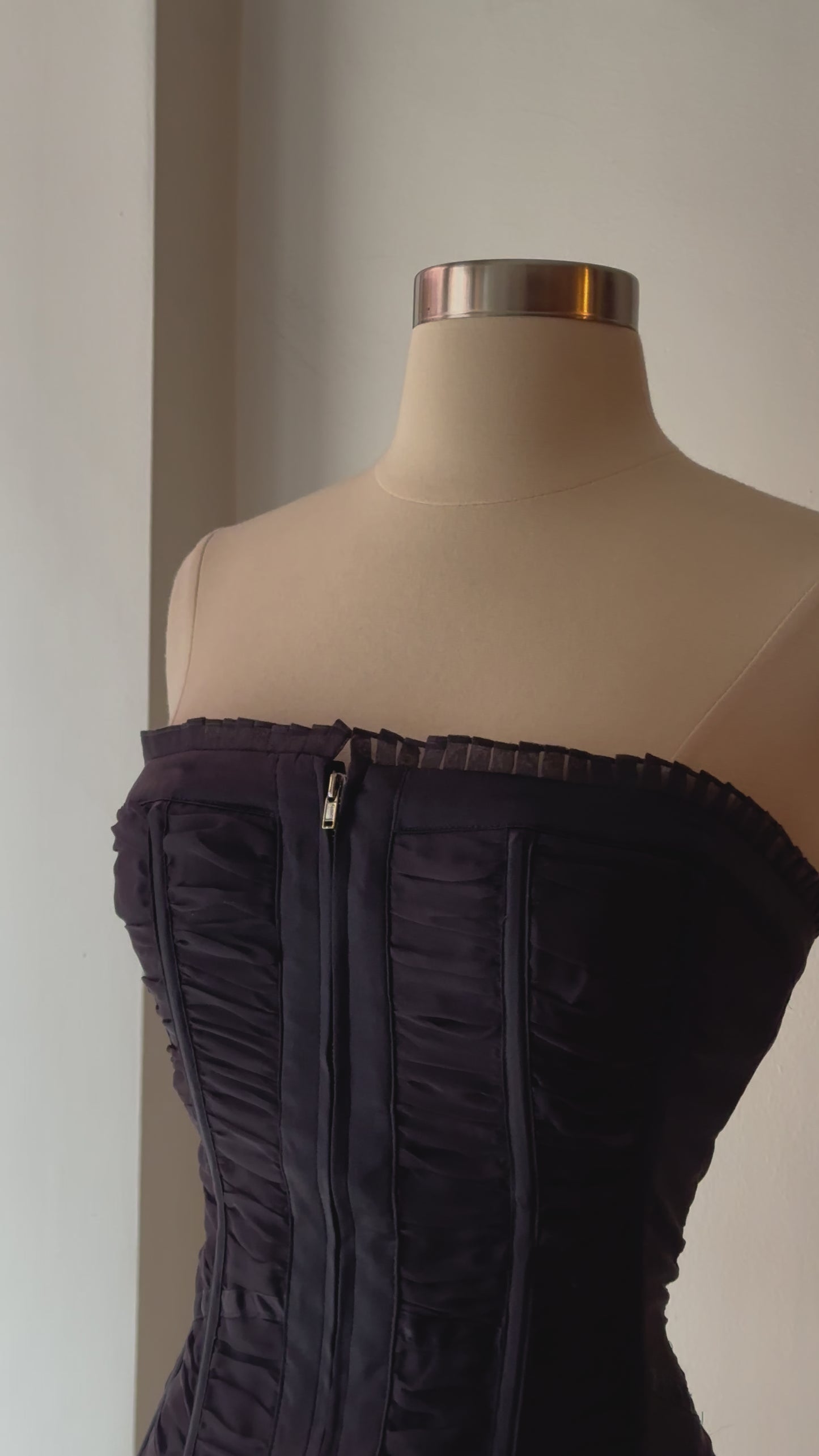 Load and play video in Gallery viewer, Vintage Y2K Black Silk Zip Front Corset
