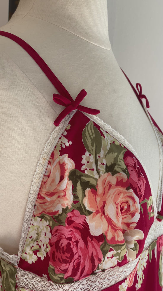 Load and play video in Gallery viewer, Vintage Oscar de la Renta Rouge Floral Slip Dress
