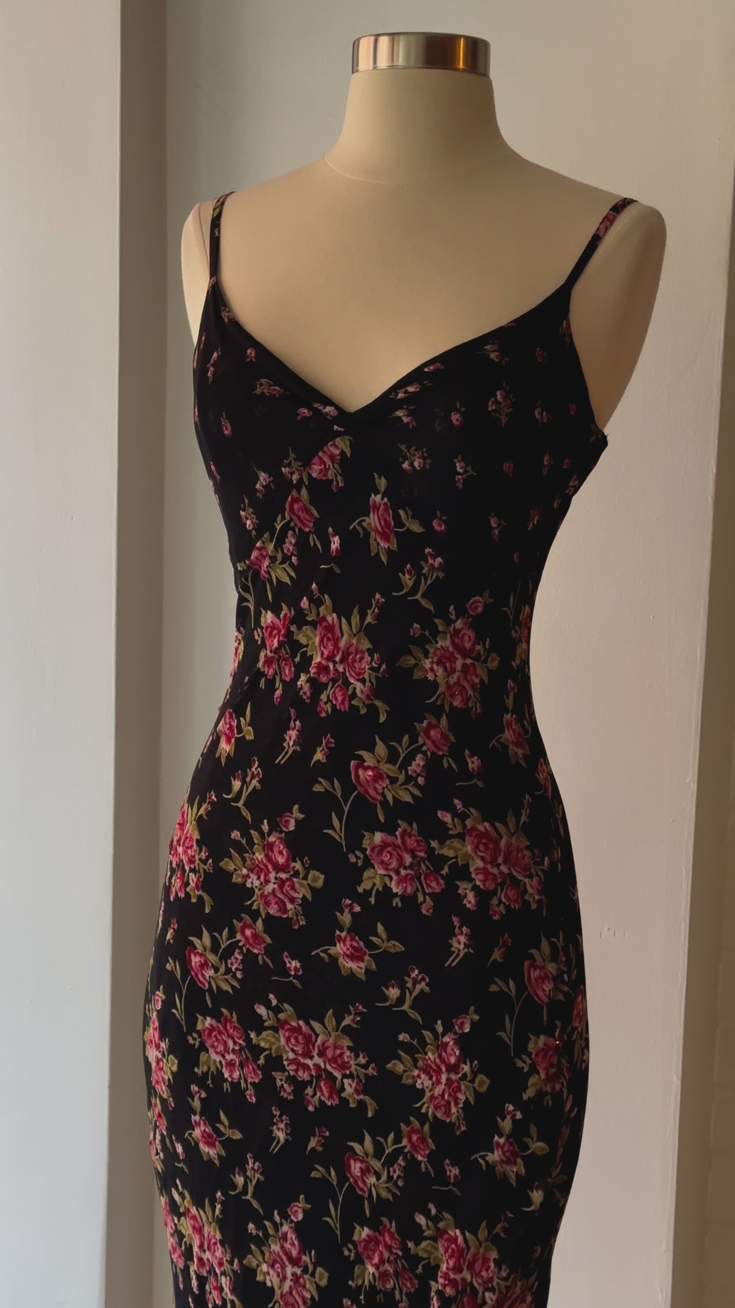 Load and play video in Gallery viewer, Vintage 90s Rose Floral Slip Dress
