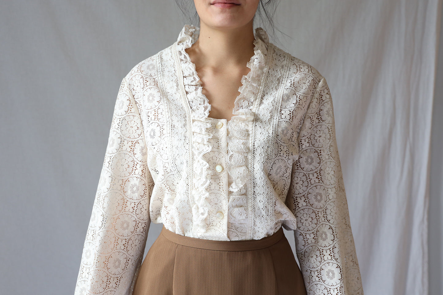 Load image into Gallery viewer, Vintage Ivory Floral Lace Prairie Blouse
