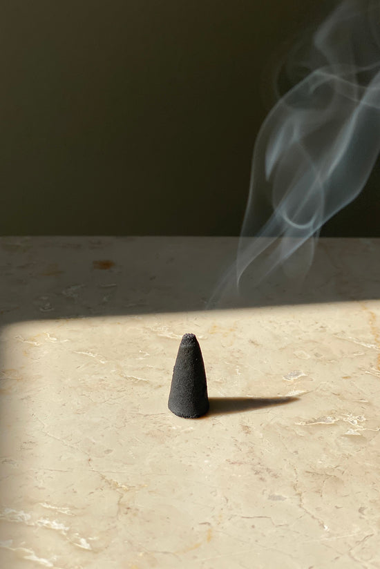Coven Séance Incense Cones - Wooded Amber Santal