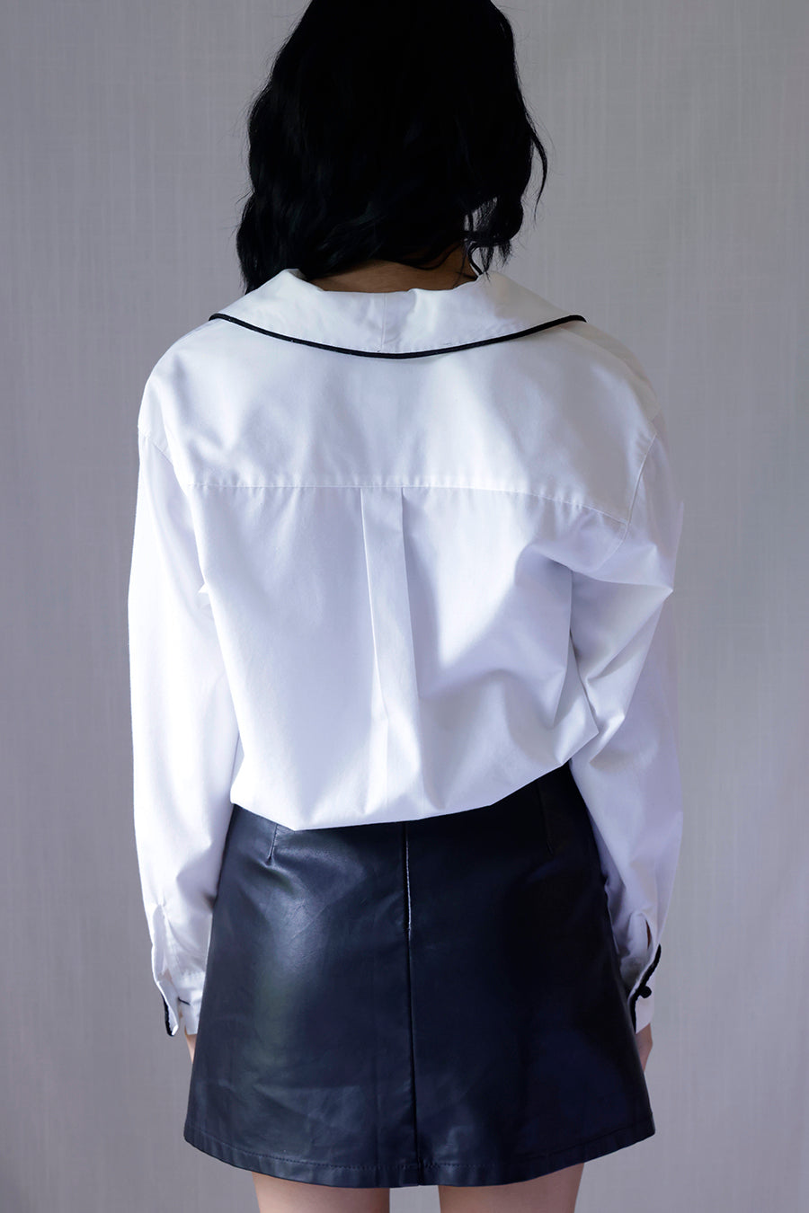 Load image into Gallery viewer, Vintage Black Faux Leather Mini Skirt
